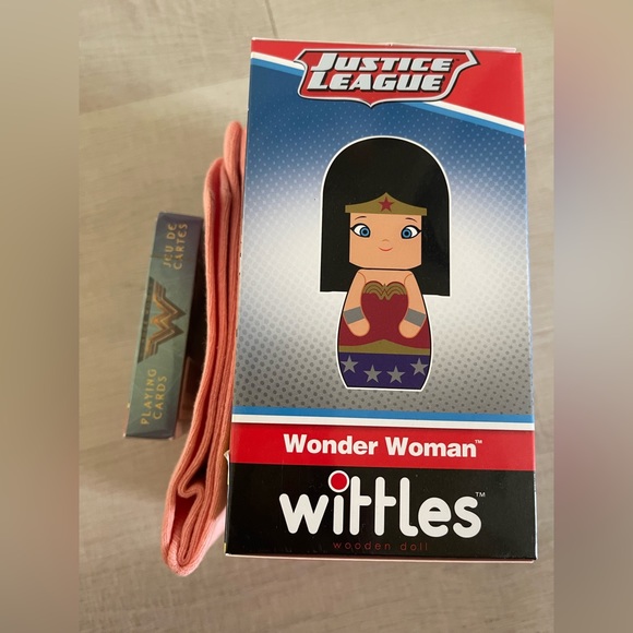 Brand New:Wonder Women bundle-DC WW pink socks, WW Playing Cards & SDCC WW 2018 - Picture 4 of 9